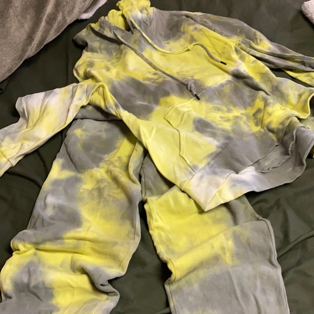 Tie dye sweatshirt an sweatpants